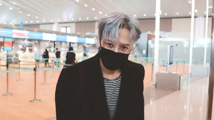 王嘉尔发文说曾经自我怀疑#@王嘉尔    机场这个