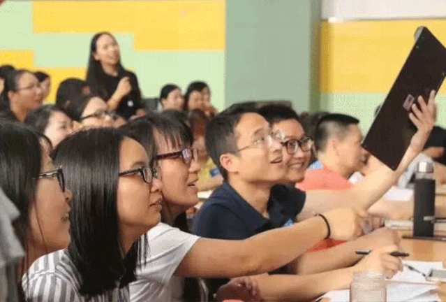 激烈抢答丨杭州天成教育集团各年级组教师上演最强大脑!