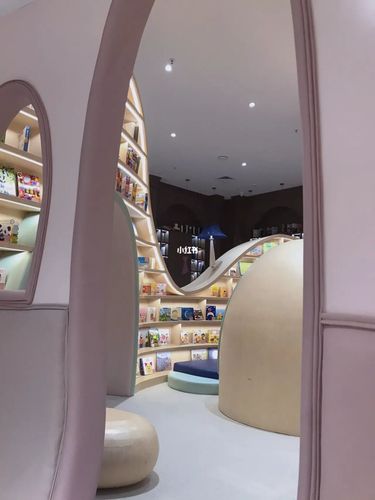 9799这家店深圳只有一家,位于宝安海雅缤纷城,集合了休闲,餐饮