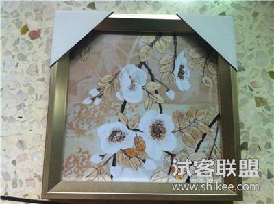 装饰画的四角有硬纸板保护