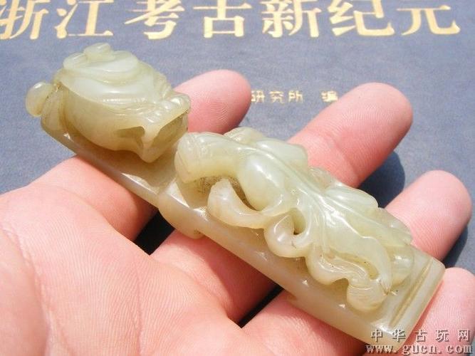 绝对包老 明代老和田青白玉高浮雕苍龙教子大玉带钩
