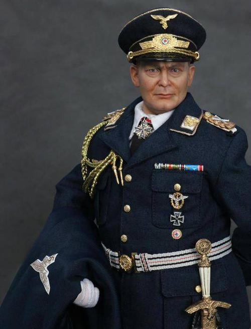 二战中的德国胖子元帅,年轻时相当英俊,而且还是王牌飞行员