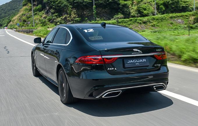 设计年轻科技 驾驶质感不输bba 试驾2021款捷豹xfl