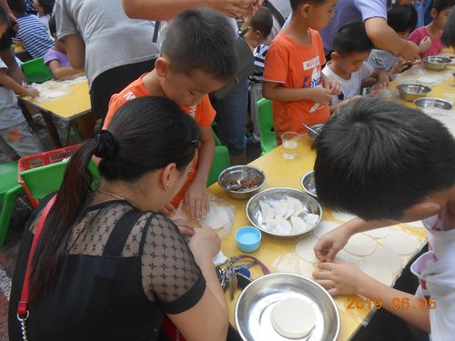 同心小学附设幼儿园"包饺子"亲子活动剪影