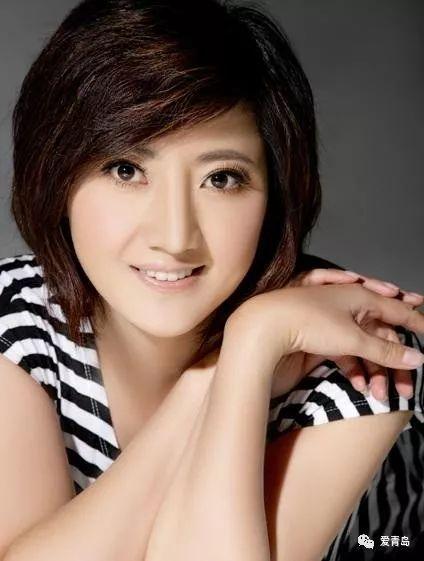 孙燕,1999年至今在央视体育中心先后主持《篮球公园》,《回音壁》