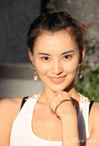 莫小奇出演《玉观音》钟宁 成新一代岩女郎