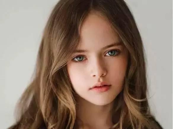 俄罗斯9岁的气质女模克里斯汀娜&middot;皮曼诺娃(kristina pimenova)