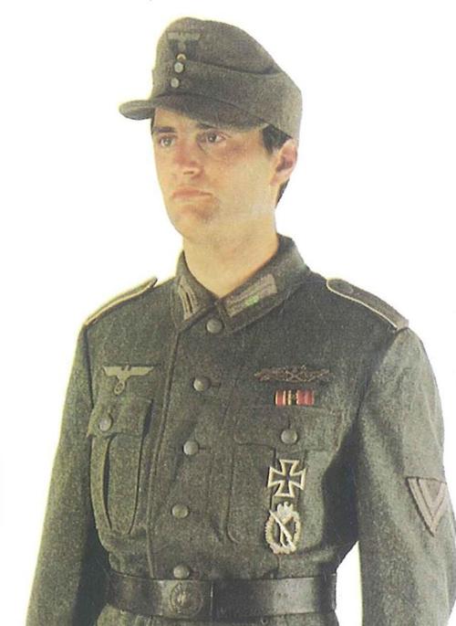 从一张老照片,聊聊抗战结束后国军的军装到底是啥样?