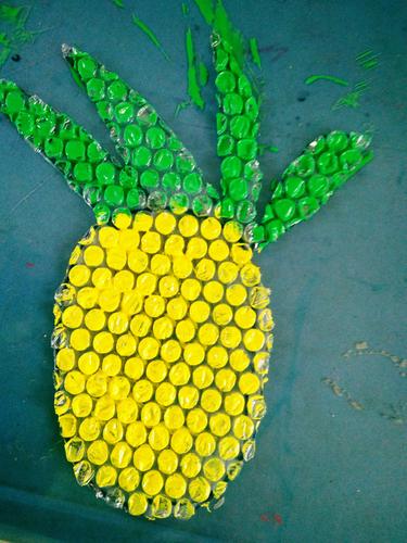 小灵通幼儿园乐乐三班本周主题――《凹凸世界》