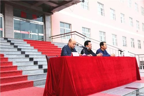 护法意识,我校特聘神木市司法局副局长赵永强为我校法制副校长,丁中唐
