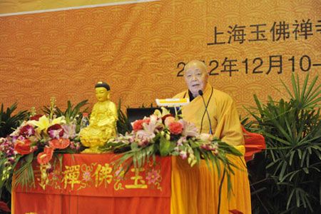 上海真如寺方丈妙灵长老为信众宣讲《心经》
