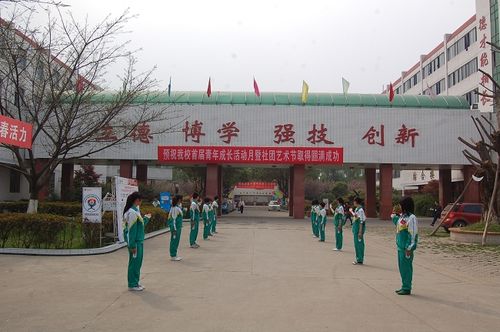 成都市新都职业技术学校,位于明朝状元杨慎(升庵)故里新都区新都镇.
