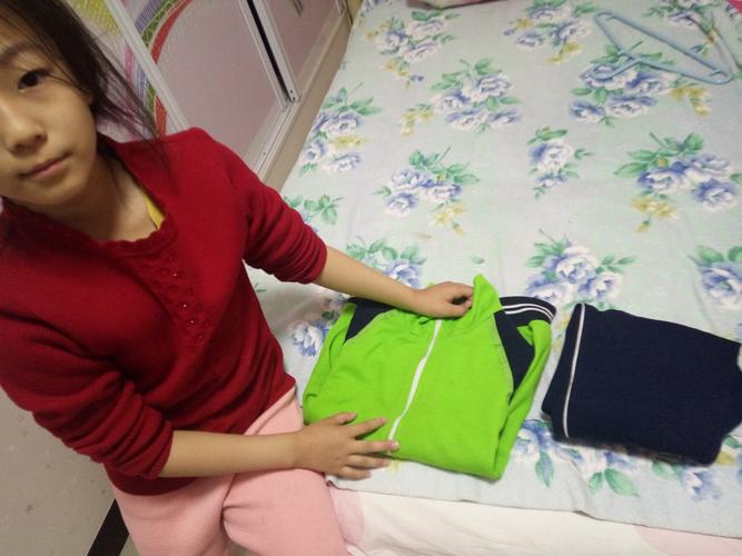 二年级三班小树苗劳动验证之叠衣服美篇