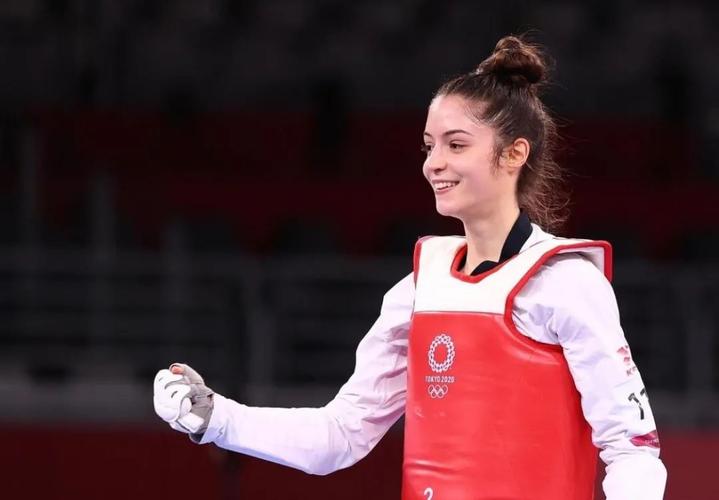 这个跆拳道美女选手也太美了吧!网友:我想给她打一拳