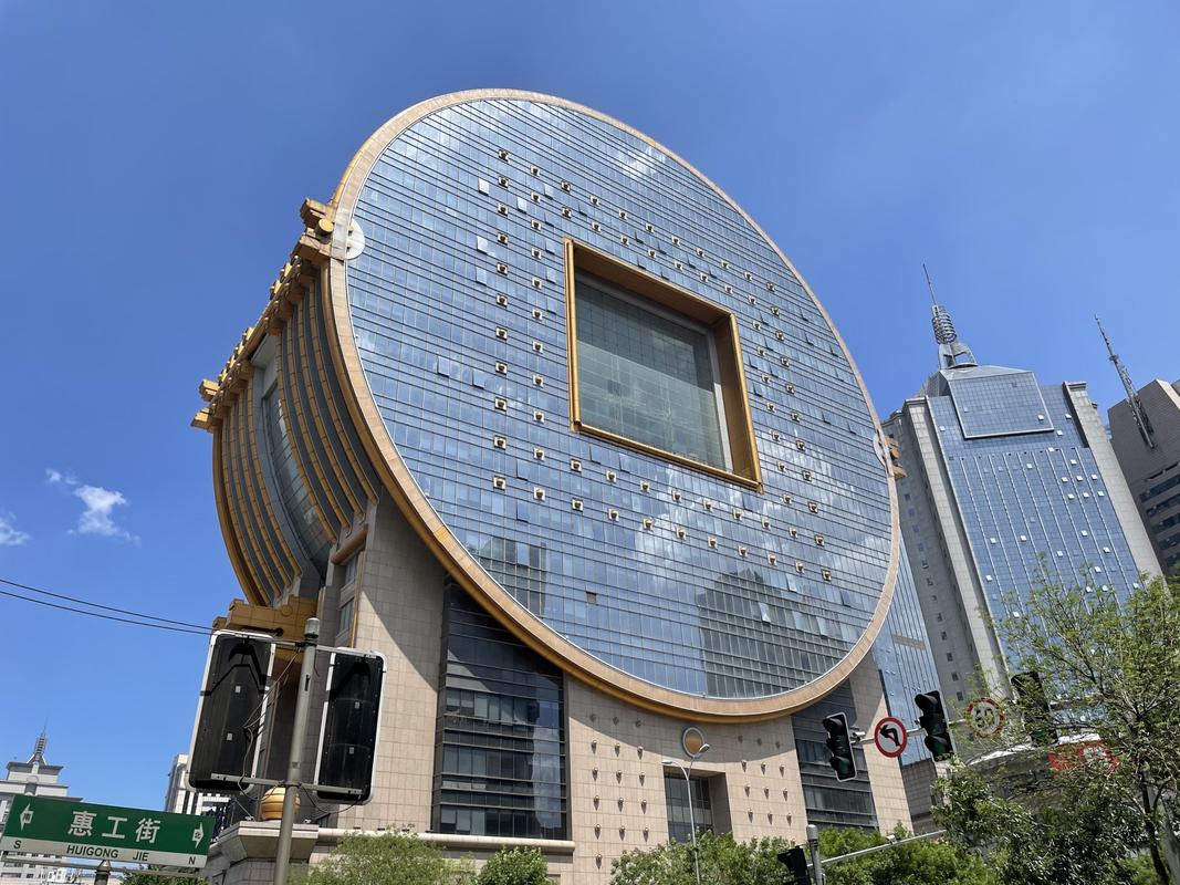 沈阳这座建筑,被评为全球最丑是大建筑之一,形状是个铜钱