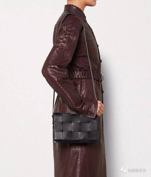 bottega veneta | 编织的另一种演绎:俏皮又可爱的 padded cassette