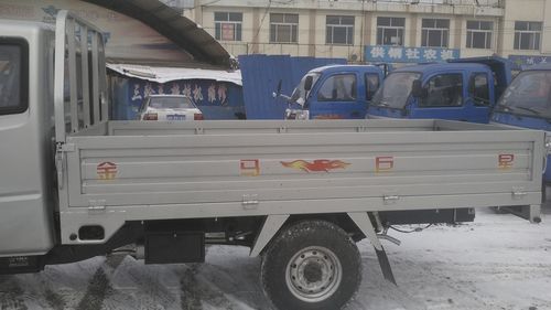 供应正三轮摩托车汽油三轮车全封闭燃油三轮车