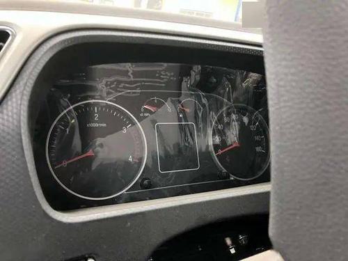 香槟金外观抢眼,配高顶宽体双卧铺,福田奥铃捷运6米8中卡真不错