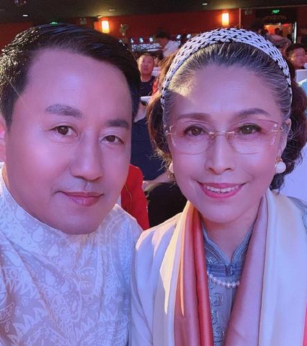 这种情况只在17年前拍《刘老根》第一部和第二部时才有过,看得出赵