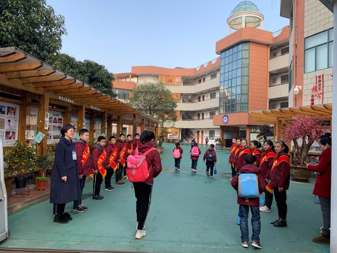红湖路小学五(1)班文明礼仪值周记