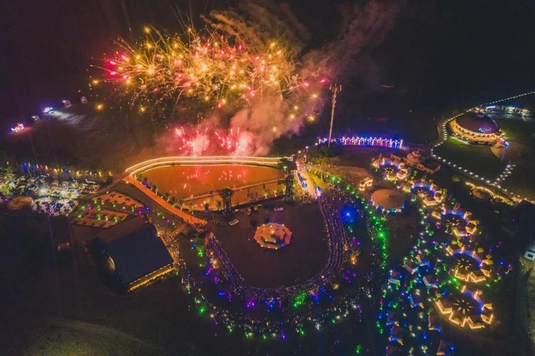 6分钟超长烟花秀,木兰草原的夏夜美爆了!