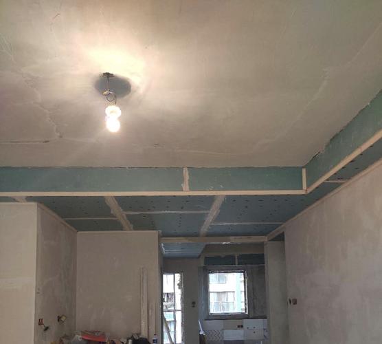 成都装修工地罗兰小镇客厅吊顶施工现场