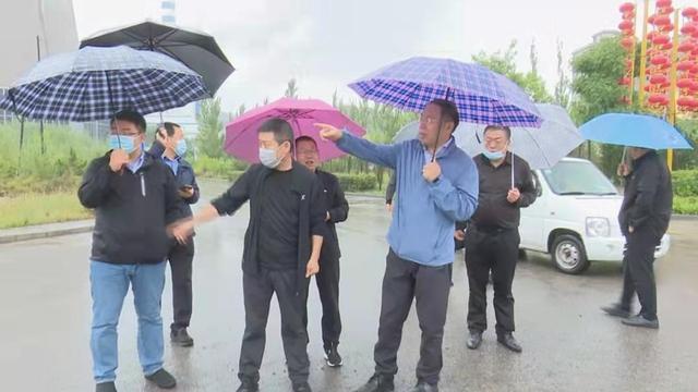 9月24日,县委副书记,县长赵宏钟,深入重点工程项目