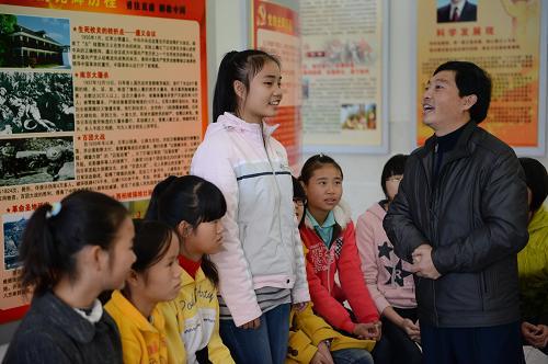     江西万安县万安中学,老师在给学生们上党课(11月