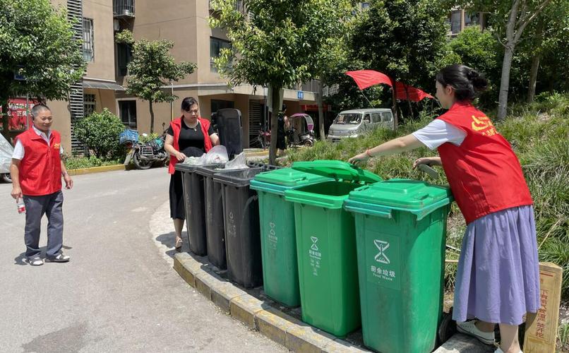 铁山坪街道:党员进社区 助力垃圾分类