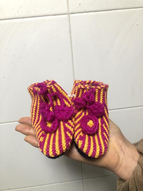 妈妈手工编织宝宝鞋子_鞋子_时尚_我的手工日常_兴趣爱好_手工
