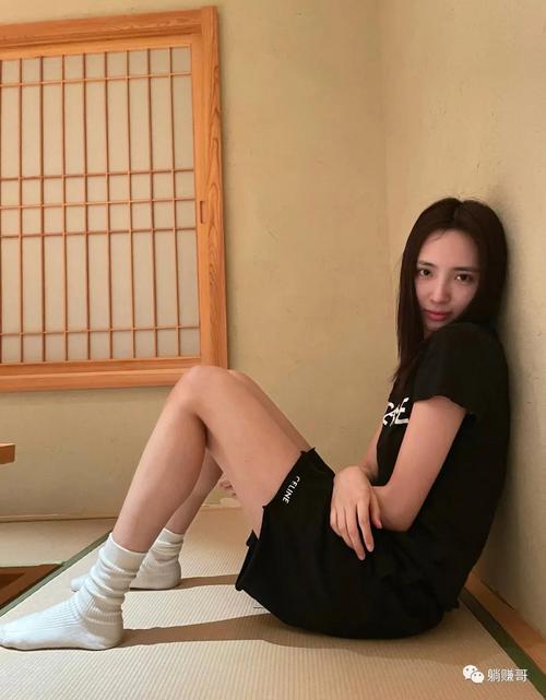 王紫璇玉足美腿 美女高跟美腿壁纸图片高清