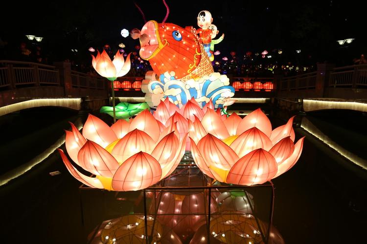 赏花灯,看舞龙~在热闹的"莘庄灯会",一夜看尽南上海!| 爱申活 暖心春