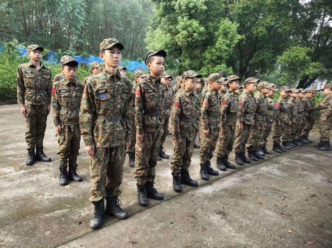 暑假,我们一起去军杰特战小勇士当小特种兵.