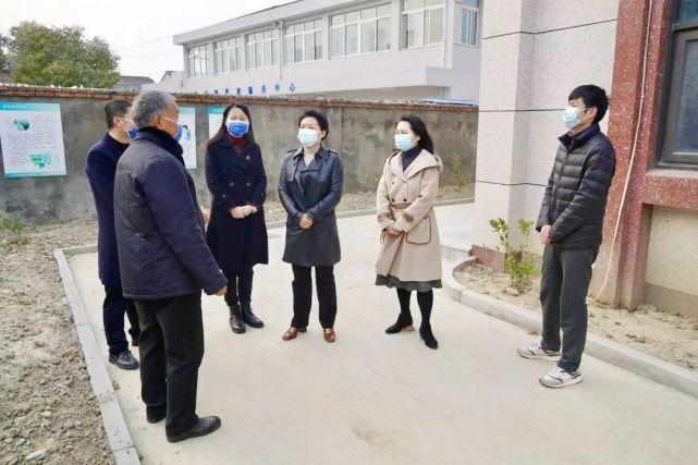 在桐乡市星马针织制衣有限公司,穆海英一行听取了屠甸商会会长,屠甸