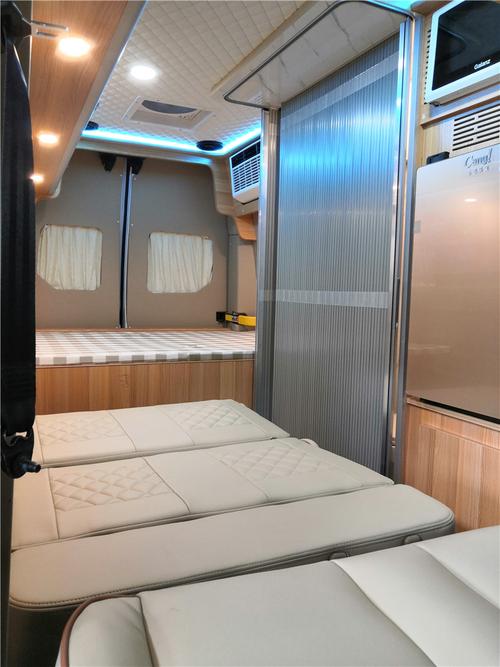 全新福特新全顺b型汽油自动挡房车布局