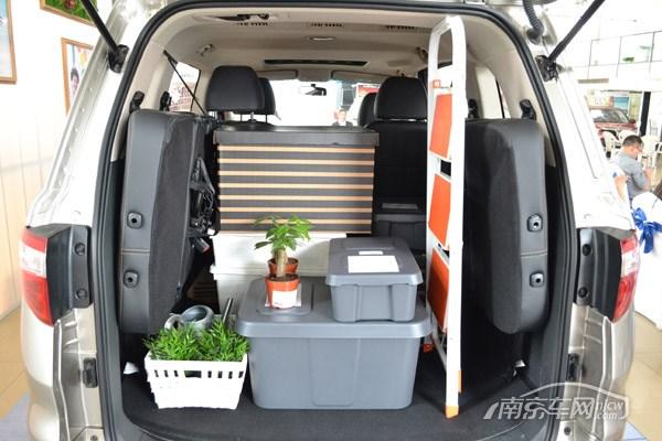 作为一款七座mpv,金杯f50的后备厢空间灵活多变