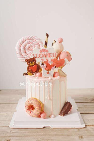 手工糖牌滴落蛋糕