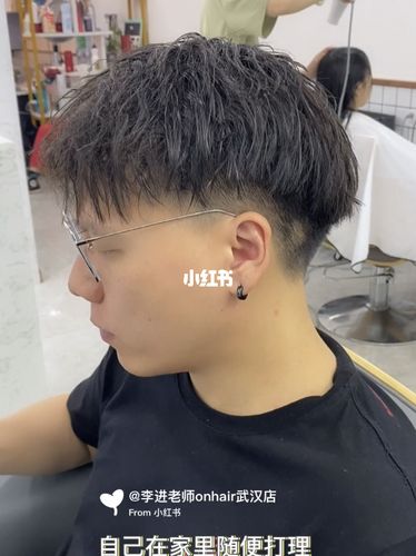 男生头发少头发塌怎么弄