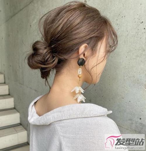 简单甜美丸子头扎发推荐 手残也能扎出好看丸子头发型