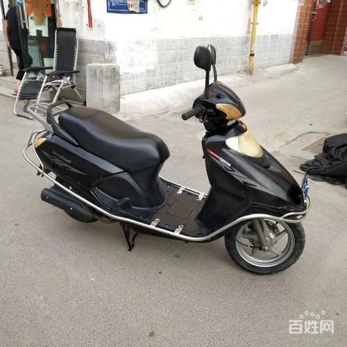 出售一辆珠峰踏板摩托车