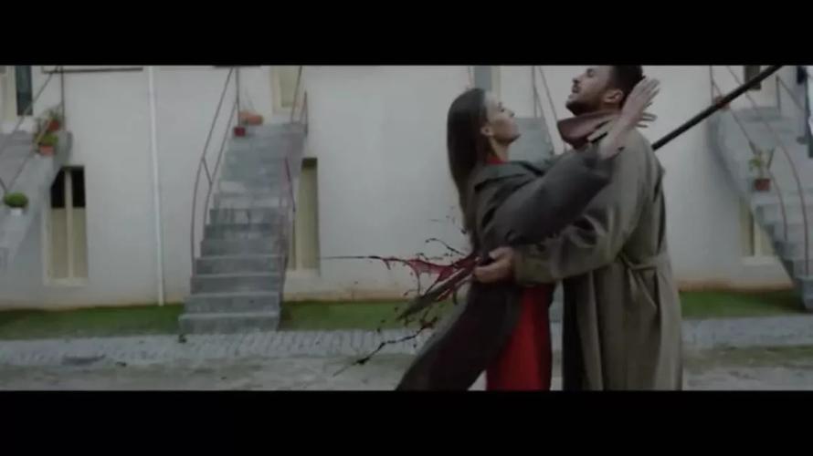 俄语超火歌曲《 投降吧》mv神剧情-把你的心我的心串一串