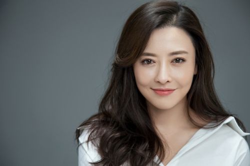 原创张宛庭:与张国立合作多次却不红,如今出演《暴风眼》意外圈粉