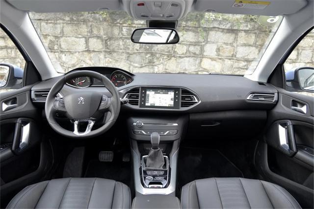 2015款标致308s 1.6t 自动睿驰版内饰