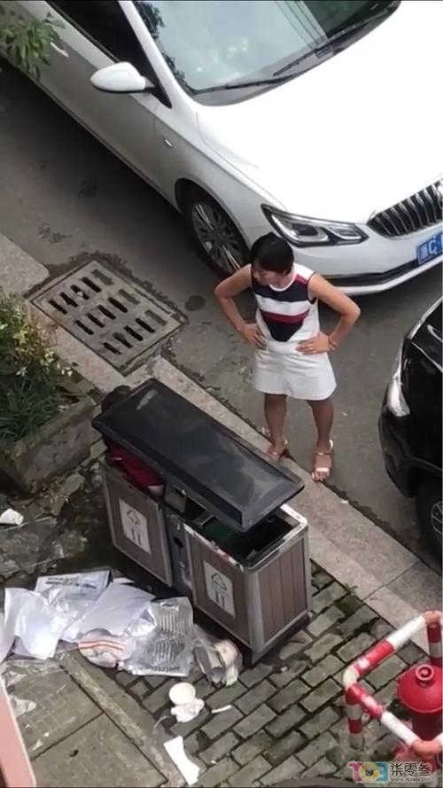 视频温州一女人把小孩扔进了垃圾桶不忍直视