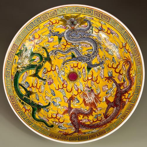 清 光绪 珐琅彩五龙戏珠盘