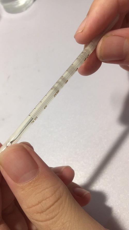任务三:用水银体温计测一次温度.