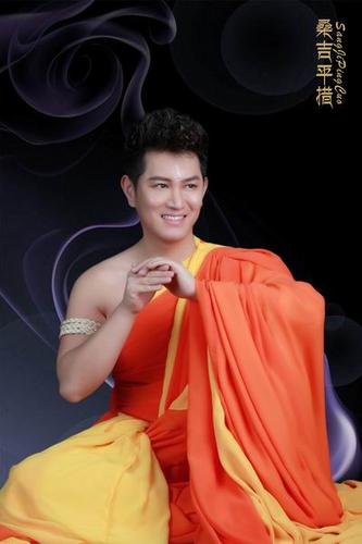 天籁王子桑吉平措"绚丽春光" 之主题写真集 清朗发布