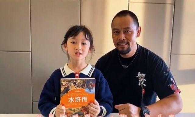 鲁智深晋松携娇妻秀恩爱一双儿女神似妈妈