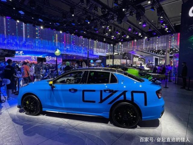 领克03cyan定制版全车采用了wtcr年度冠军03tcr赛车的同款cyan蓝色