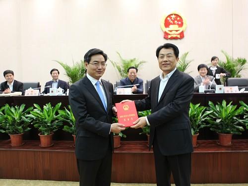 徐州市十四届人大常委会举行第三十四次会议